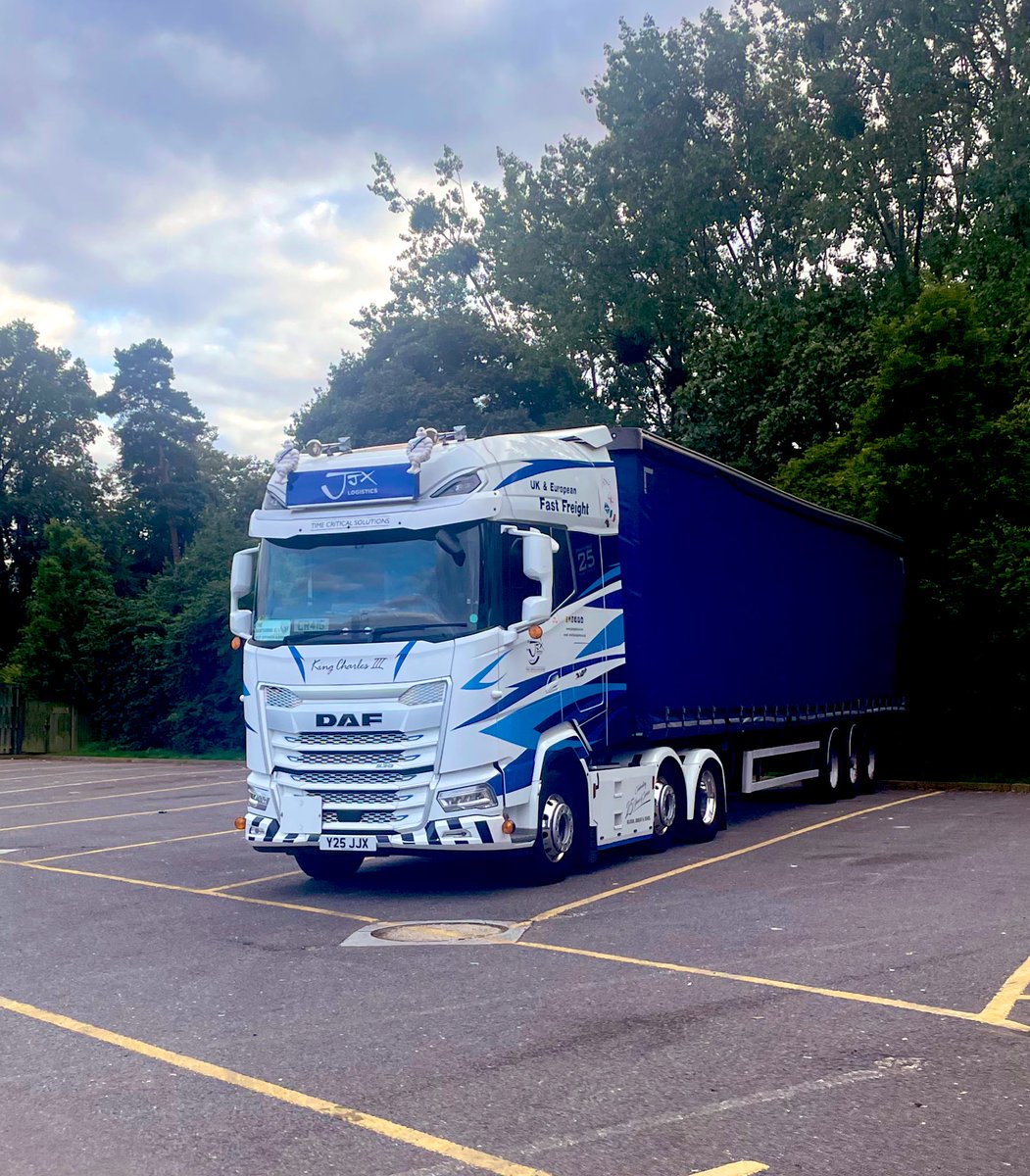 sidpickin81's tweet photo. It’s a Friday night out for #princeofpensnett @ExtraServicesUK beaconsfield. Nice and peaceful all on myself and carry on to the yard in the morning 🚛😎🚛😎 @JJXLogistics #Y25JJX #mightyDAFXG+ #itsawayoflife https://t.co/cbyVFDKKzp