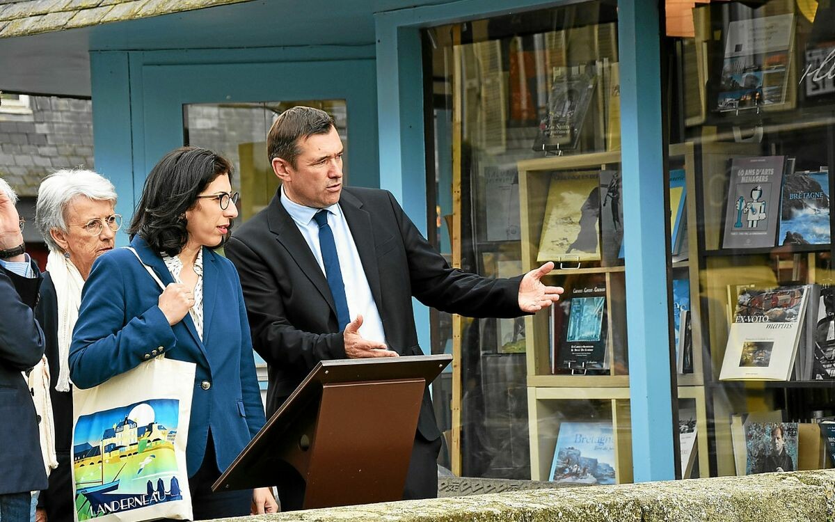 LeTelegramme's tweet photo. La ministre de la Culture Rima Abdul-Malak s’offre une riche escale à Landerneau
➡️ https://t.co/8raCopFBL0 https://t.co/YUSOaAmoaH