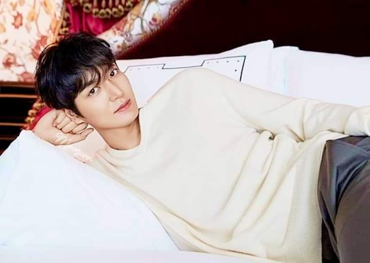 MinozdeMexico's tweet photo. LeeMinHo Embajador Regional de Ulterapia
Experimenta la confianza que viene con una piel firme y energizada para ti hoy.
#UltherapyFirstForHim #SeeMySkinLiftMyWay #UltherapyxLeeminho #Ultherapy #เห็นผิวจริงยกกระชับจริงในแบบคุณ
#Repost @merzaesthetics_th https://t.co/1rXZk2WMzS