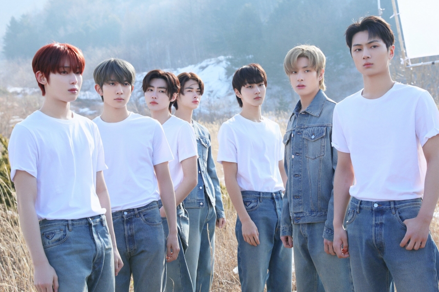 soompi's tweet photo. #ENHYPEN's "DARK BLOOD" Becomes Their 1st Album To Spend 8 Consecutive Weeks On Billboard 200
https://t.co/BYaHWs4mMb https://t.co/eIU5aHmedx