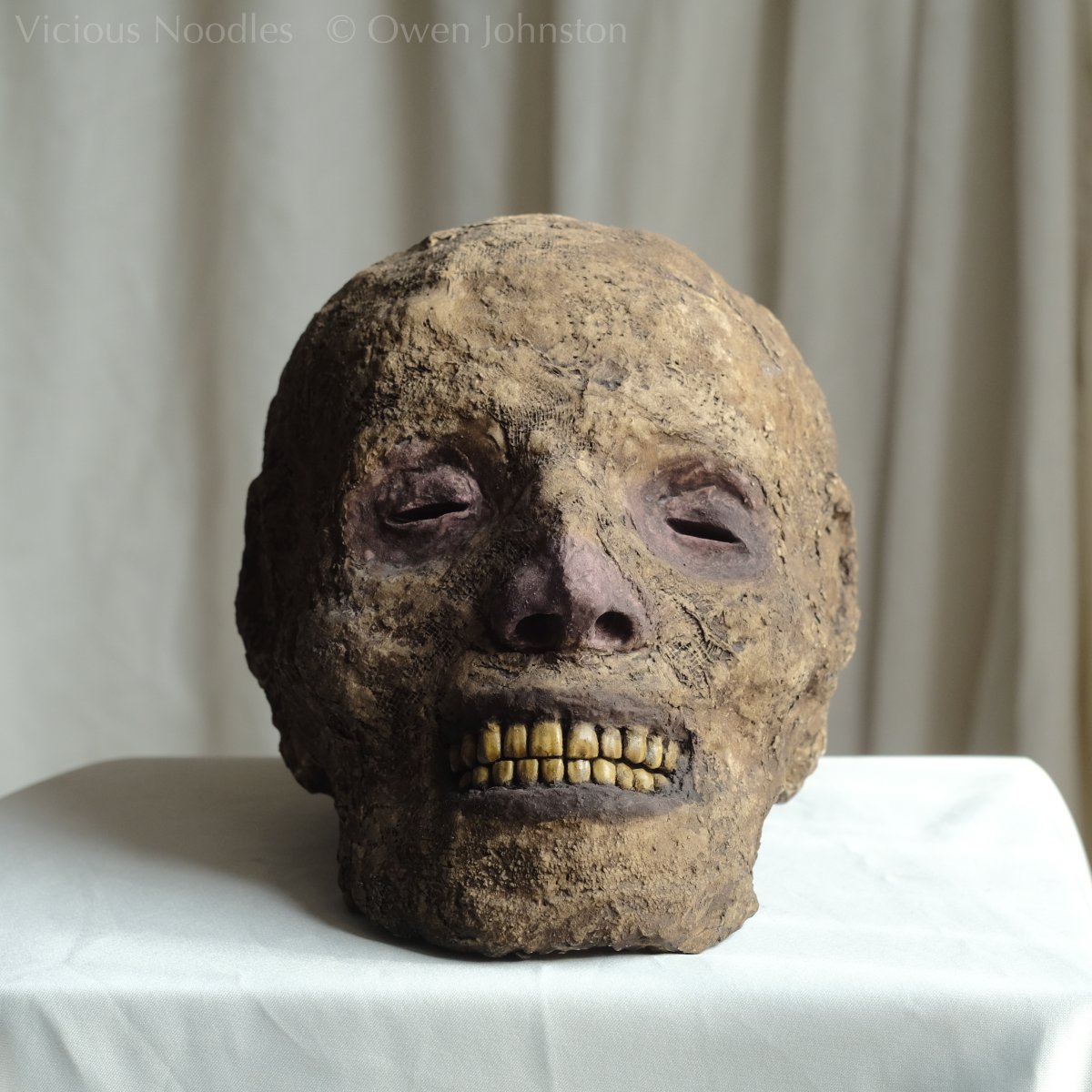 Quality #handmade mummified head, international shipping from UK, Etsy shop link in bio. #skull #SkullArt #HumanSkull #archeology #AncientEgypt #AncientCivilisations #zombie #undead #fossil #horror #halloween #mummy #mummified #MummyBlogger #sculpture #HumanSkull #crâne #momie