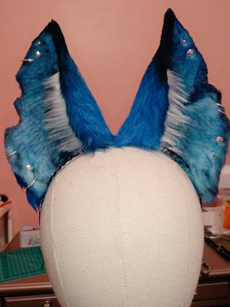 calicowizard's tweet photo. Finished cust0m set of blue fox ears and tail! 
#smallmaker #c0mmissi0n #FurryFriday #bluefox https://t.co/tQO3krn7uI