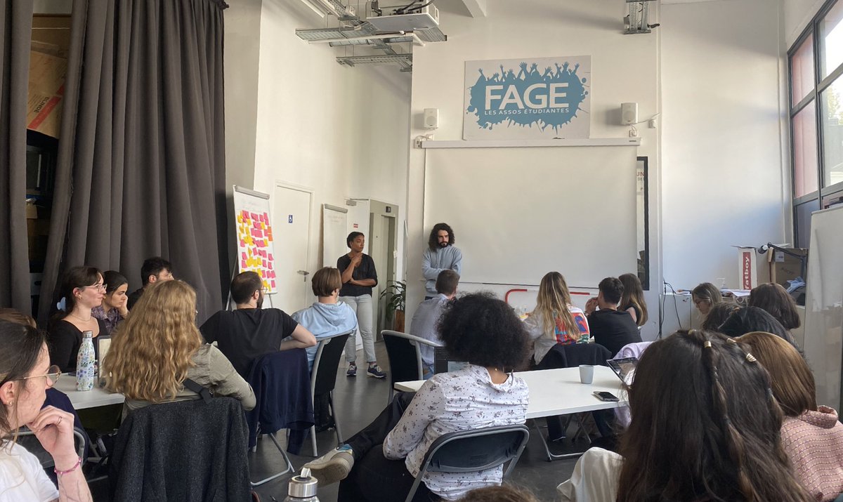 Enzo_Pelissou's tweet photo. 🔔Début du #séminaire de @La_FAGE 

✅Un week-end thématique sur la Lutte Contre les Discriminations #LCD et la Défense Des Droits #3D

🔹Lutte contre le #racisme dans l’#ESR avec @SOS_Racisme 
🔹Accès aux #droits 
🔹Animer un dispositif 3D dans sa fédération 

@Pharma_ANEPF https://t.co/xL7cL8eW2y