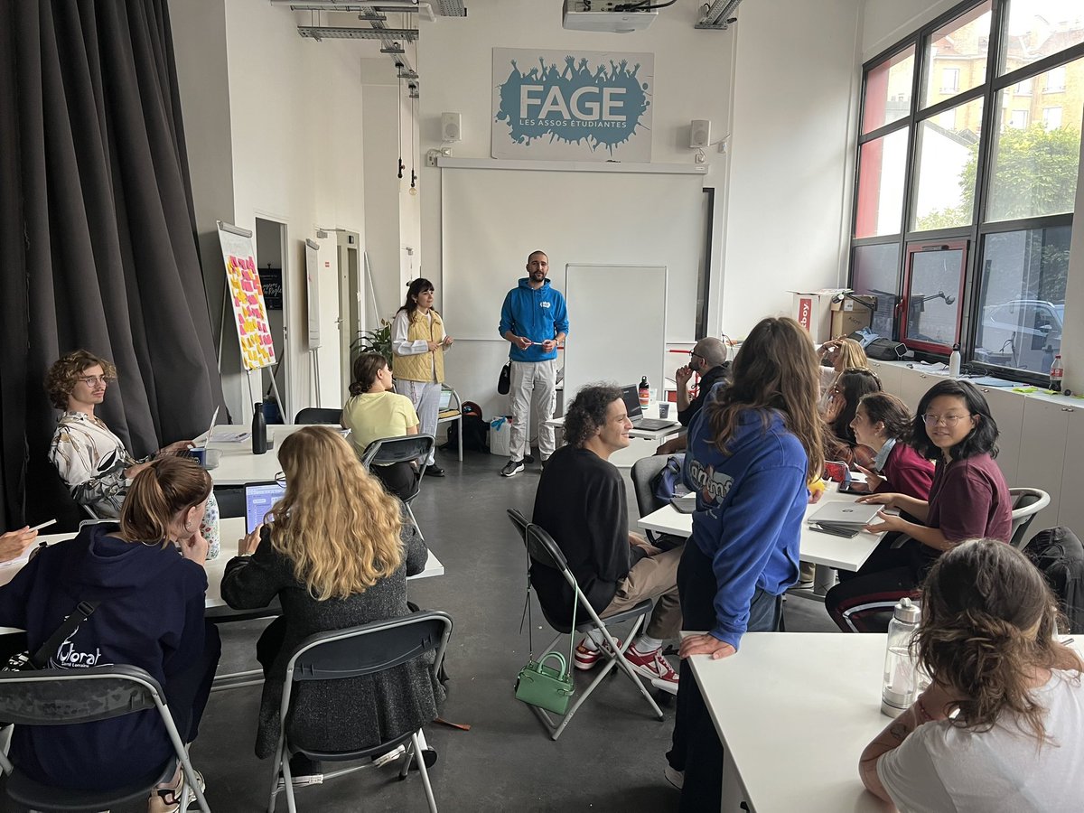 Enzo_Pelissou's tweet photo. 🔔Début du #séminaire de @La_FAGE 

✅Un week-end thématique sur la Lutte Contre les Discriminations #LCD et la Défense Des Droits #3D

🔹Lutte contre le #racisme dans l’#ESR avec @SOS_Racisme 
🔹Accès aux #droits 
🔹Animer un dispositif 3D dans sa fédération 

@Pharma_ANEPF https://t.co/xL7cL8eW2y