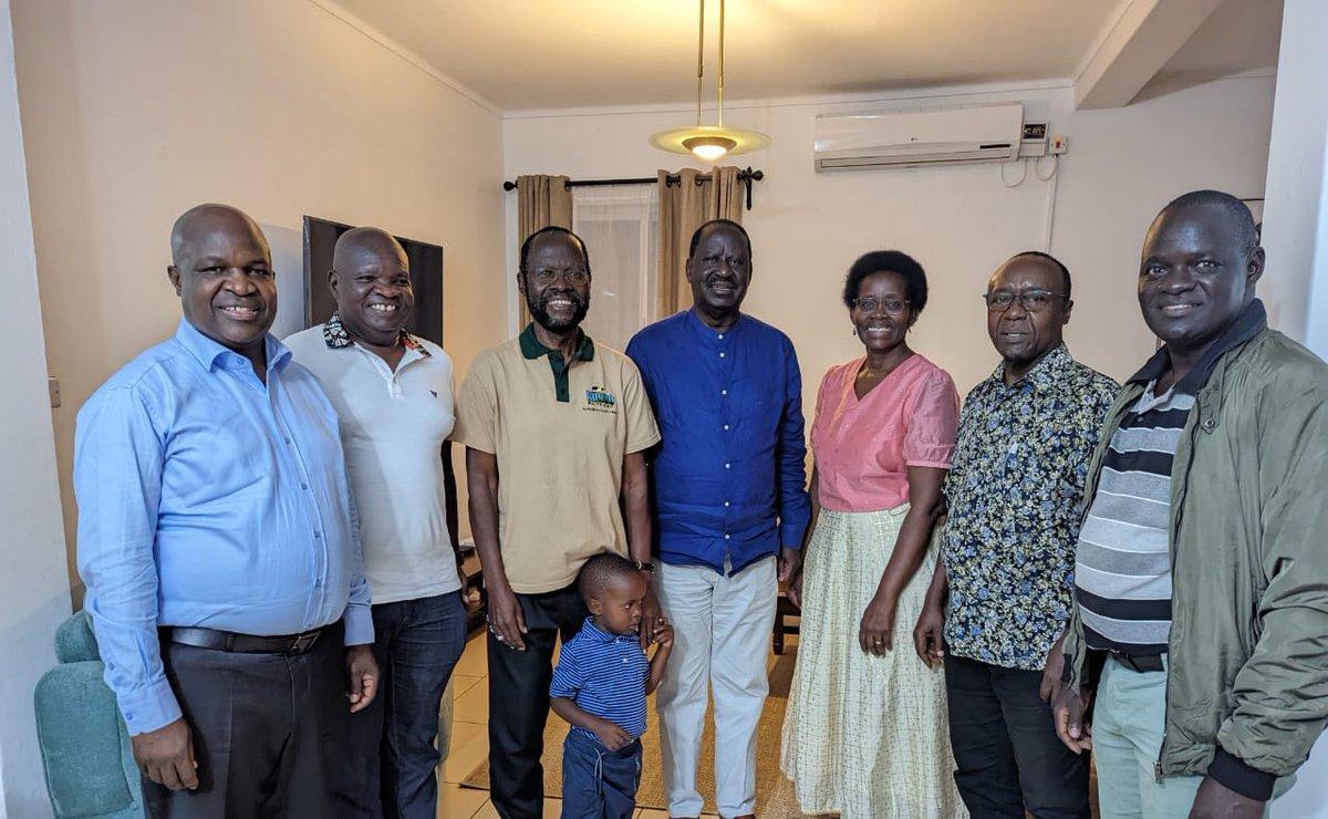 AnyangNyongo's tweet photo. Your visit quickens my healing. Thank you Jakom Rt. Hon @RailaOdinga  for checking on us at home. As you can see I am getting better as days goes by .

Present was My Deputy Deputy Dr. Ochieng' Owili, Kisumu Central Mp Dr. Joshua Oron and Nyando Mp Jared Okelo. https://t.co/JEPSCJn9E5