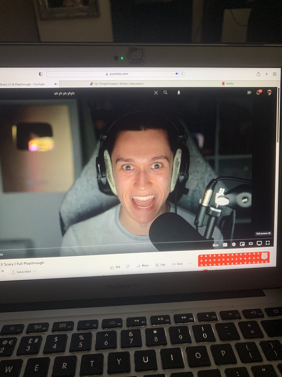 p33l3y's tweet photo. Tell me why @JackManifoldTV is frozen on my screen like this… like it won’t go away https://t.co/Q5S2JvYlfS