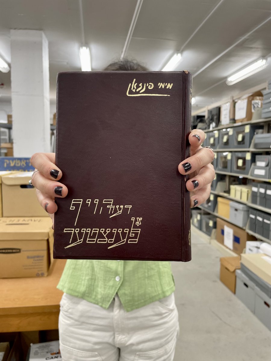While unpacking a donation from scholar Norma Fain Pratt’s collection, fellow <a href="/chapter0990/">Charlotte Apter</a>  stumbled upon a copy of Der hoyf on fentster (The Courtyard without Windows), written by Mimi Pinzon and featuring a mysterious inscription by Pinzon herself.   yiddishbookcenter.org/language-liter…