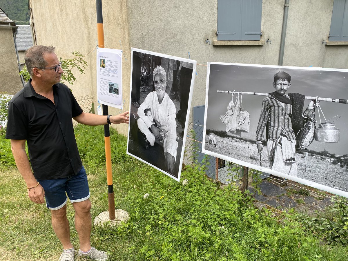 alainscudellaro's tweet photo. #bourisp exposition atypique dans les rues de ce magnifique village de la #valledaure une vingtaine de photographes journalistes, reporters exposent au détour d’une ruelle, d’une cour de maison, etc… remarquable notamment ce reportage sur le gujarat indien. @departementhapy https://t.co/ajBOCqRzZp