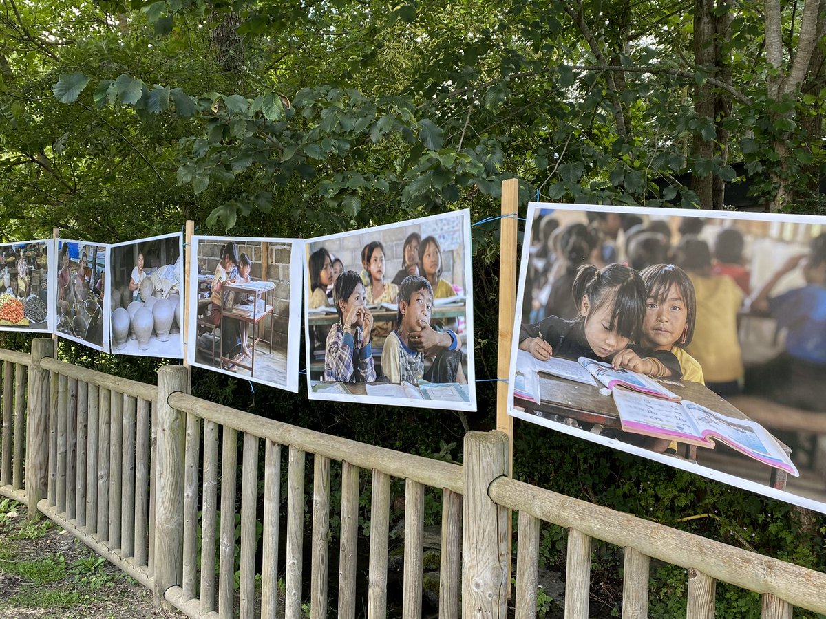 alainscudellaro's tweet photo. #bourisp exposition atypique dans les rues de ce magnifique village de la #valledaure une vingtaine de photographes journalistes, reporters exposent au détour d’une ruelle, d’une cour de maison, etc… remarquable notamment ce reportage sur le gujarat indien. @departementhapy https://t.co/ajBOCqRzZp