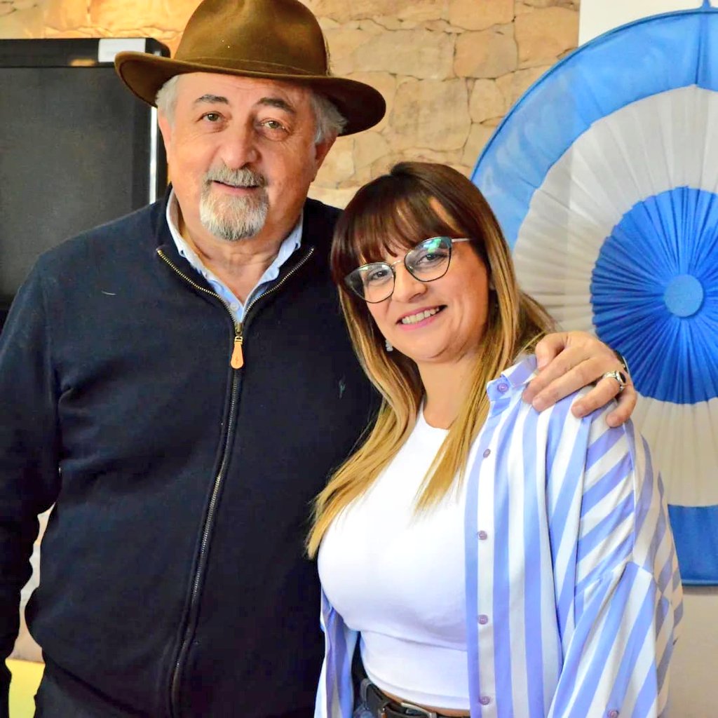 LorenaAlcala's tweet photo. Nos recibió el viceintendente de Comodoro Rivadavia e intendente electo de la localidad Othar Macharashvili
Dialogamos sobre las elecciones que se avecinan
Agradezco su cálido recibimiento
Es importante proyectar y trabajar de forma articulada con dirigentes de nuestra provincia. https://t.co/W23A7cBzHJ