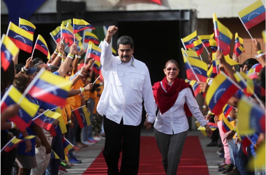 YuniBurgos's tweet photo. #MaduroInvencible
#GNBArmadosDePaz

A 5 años del magnicidio frustrado contra el Presidente Nicolás Maduro, sanciones, bloqueos y guerra económica.

¡Estamos de pie! ¡No han podido, ni podrán! https://t.co/FLY4OmHYuU