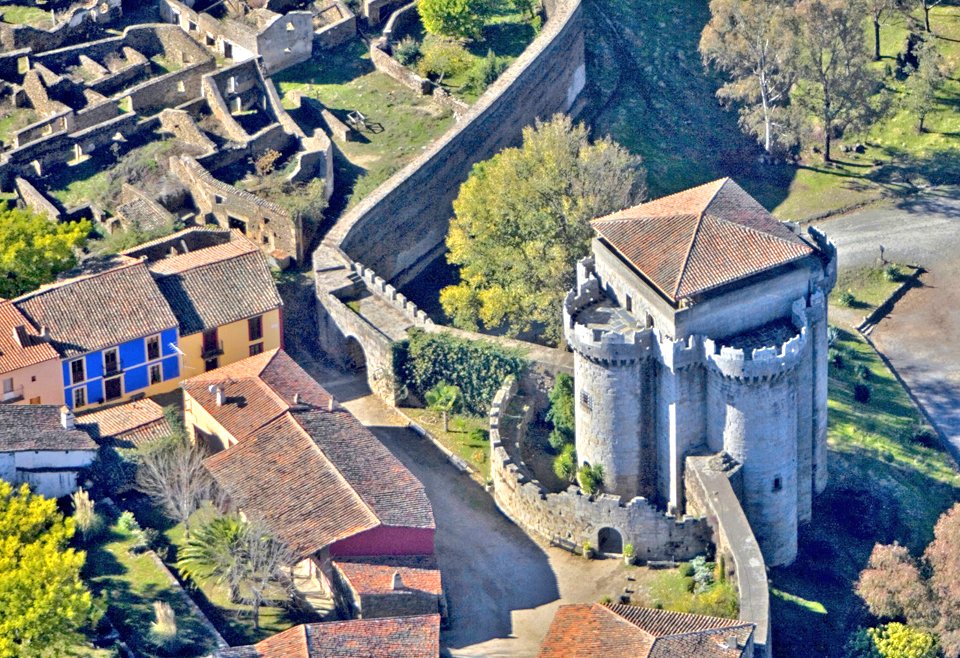 IberianSpirit's tweet image. Granadilla, an abandoned town in Cáceres.