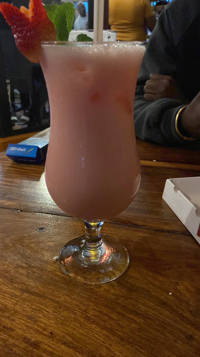 Yah estou seria no shape ZERO ÁLCOOL .. no corpo só whey e creatina 😍