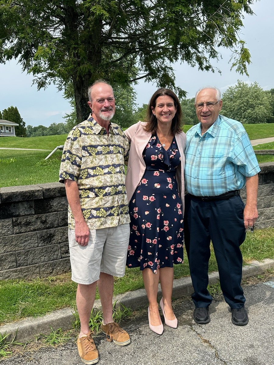 It was so much fun reconnecting with my teachers from middle school, Mr. Lawrence & Mr. Zahurak. In addition to being outstanding teachers, they served as Guilderland TA's local president & treasurer. Thank you! @GTAUnite @nysut #EducatorInspired @tmgrocki #PublicSchoolsUniteUs