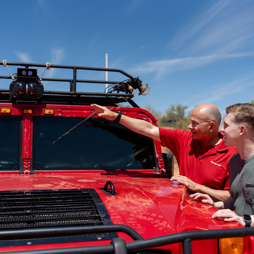 Honeywell_Aero's tweet photo. Tomorrow we reveal the Honeywell 360 Display experience with @sameckholm. What’s it like to drive a vehicle with no windows? Find out at 12 PM ET tomorrow. 
https://t.co/kQ8Kqkyti4 https://t.co/vAdeYXykRJ