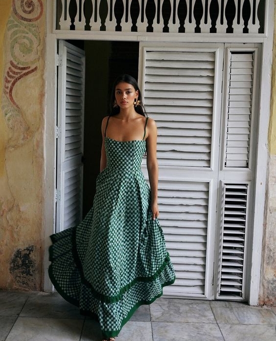 nueglow's tweet photo. August outfit inspo 🌞 https://t.co/aikTEJrqzo