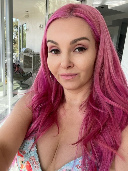 2 pic. Chatting and shooting customs is what I’m doing today! Come join my party! https://t.co/YvgO5QV1w3