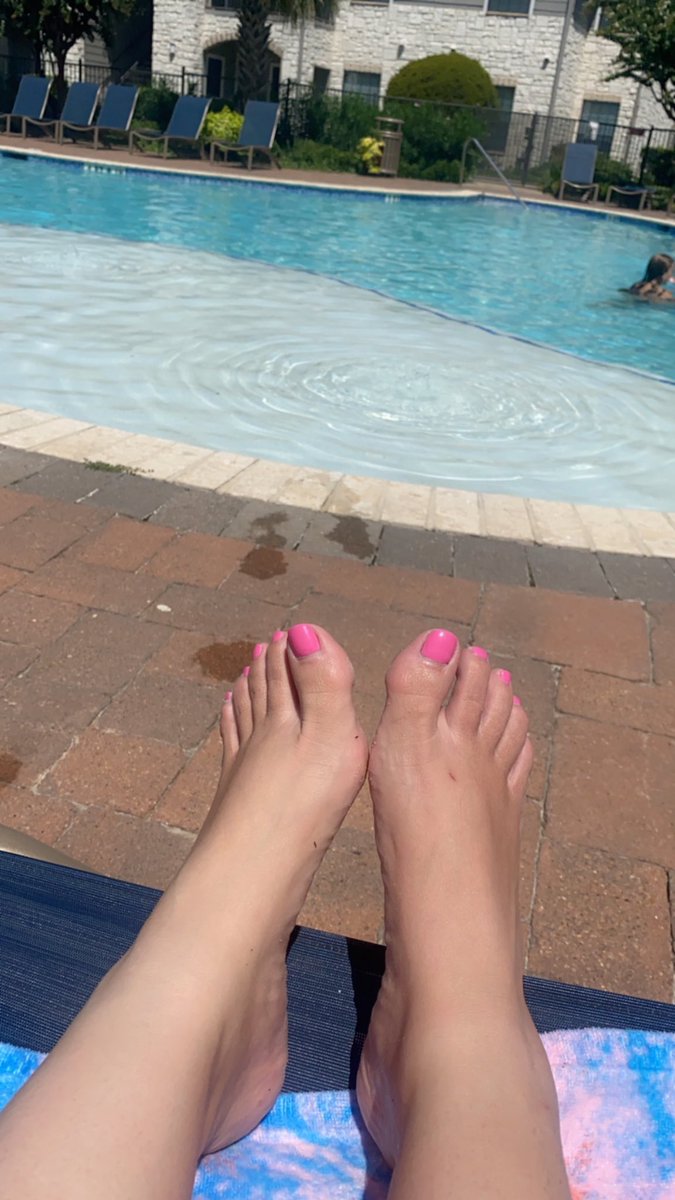 MsNicoleBennett's tweet photo. Enjoying some pool time after our first day back!! #CECheetas #CESummer23 https://t.co/miyv4JQSA7