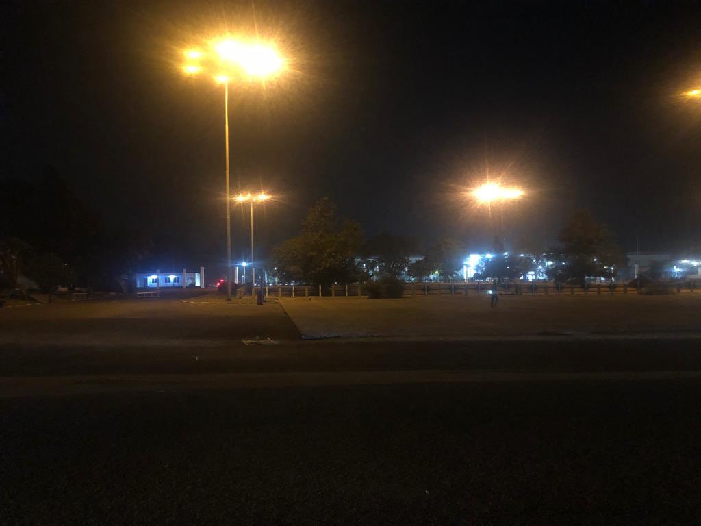 FellyMbula3's tweet photo. 🆘🆘Les médecins non primés décident de passer nuit au Palais dl Nation jusqu’à ce qu’ils soient reçus par une autorité compétente!Signalons que vers 15h 1conseiller du PR est venu leur dire qu’il va informer le PR,ces derniers ont refusé les dire d ce conseiller! Situation à 20h https://t.co/dml7DABGm6