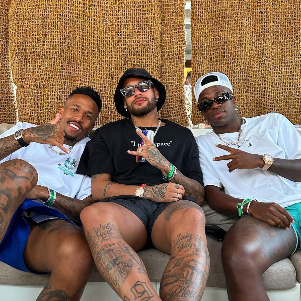 neymarjr's tweet image. Só risada com meus meninos 😂😂
@vinijr @edermilitao