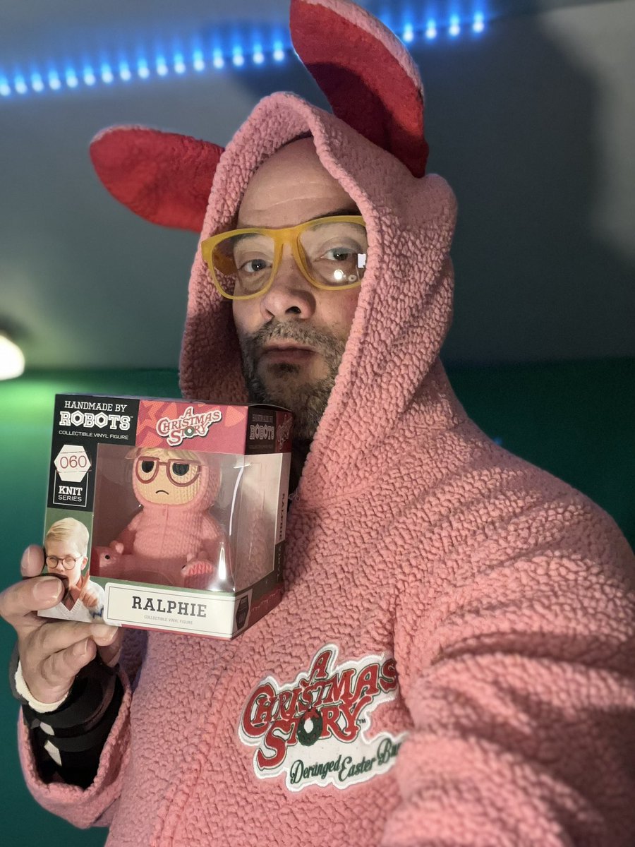 Midnighttwin_'s tweet photo. Beware of the Pink Nightmare!! I need more “A Christmas Story” @hmadebrobots #FanBotFriday https://t.co/Nf10XZeeMC
