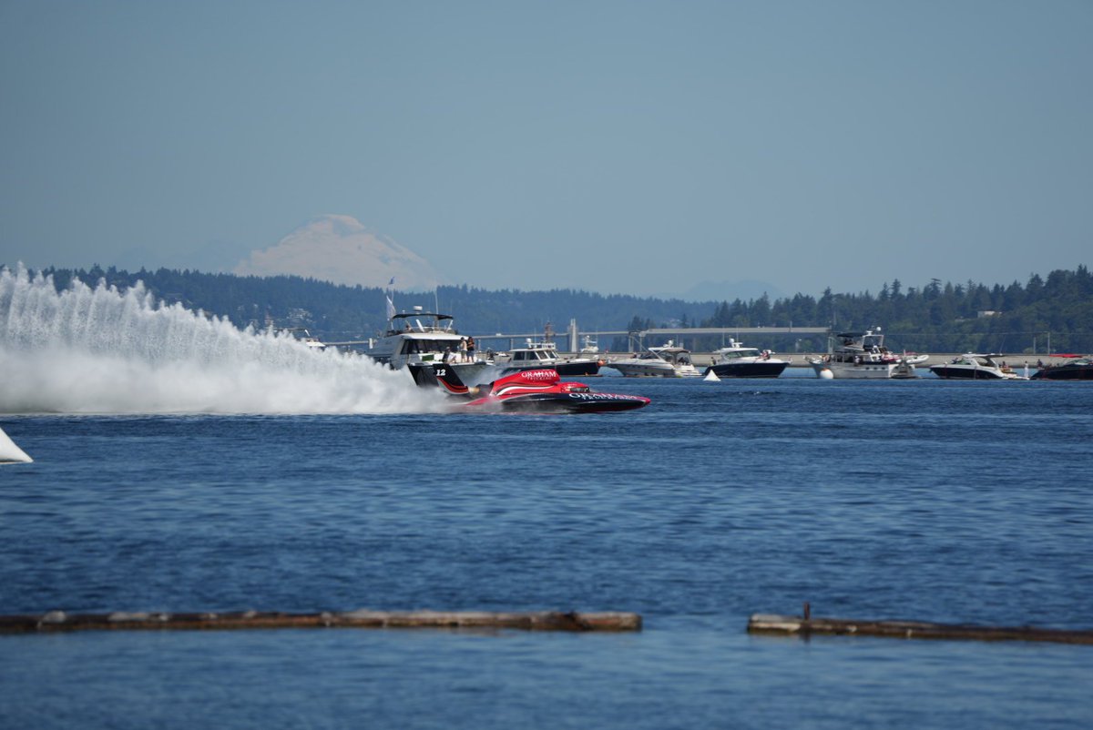 SeattleWXGuy's tweet image. Hydroplanes #Seafair #Seattle Mt Baker in the background.