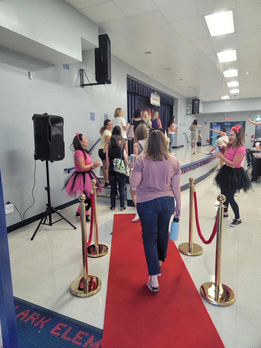 AimAddison_SC's tweet image. Fabulous welcome to our Clark family! #wegotthis @VanAyresHCPS 
@ClarkElemTampa