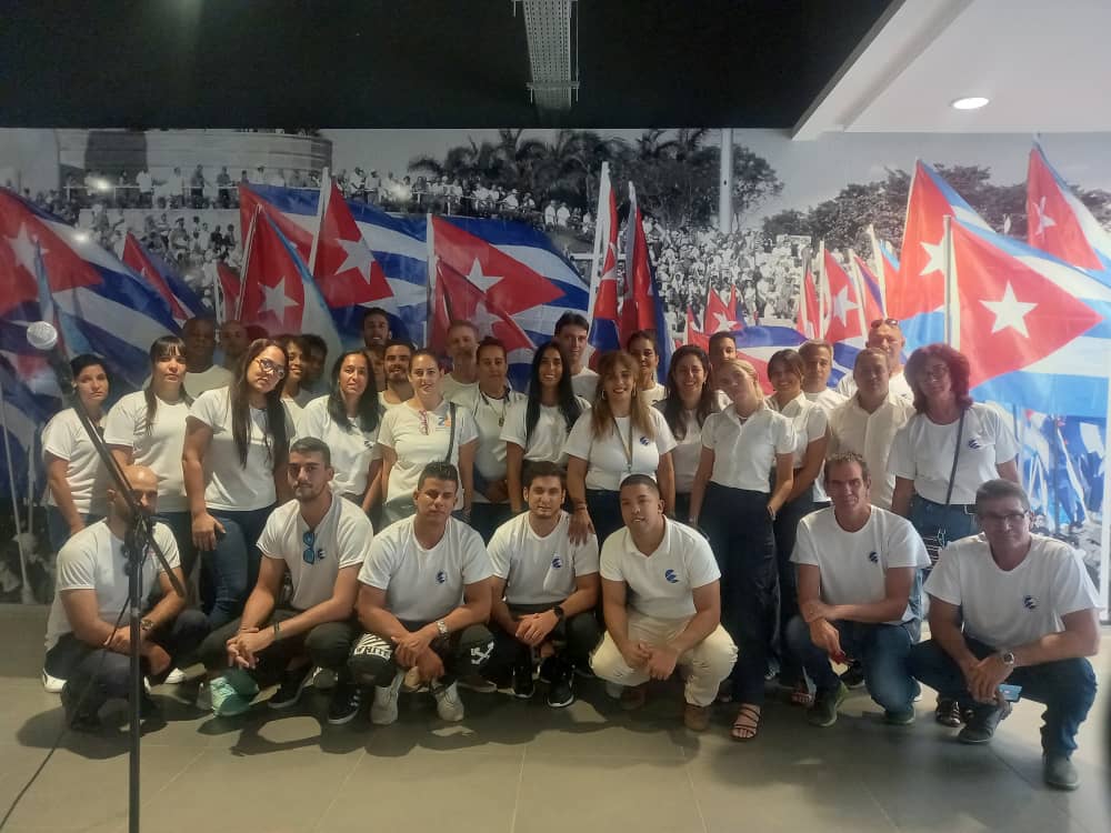 Hoy visitamos el memorial de la denuncia, con Ricardo recorrimos la historia, que nos hace ser mejores revolucionarios. Momento que sirvió para hacer entrega del carnet del #PCC a uno de nuestros cuadros <a href="/onelio20/">Onelio Michel Delgado Domìnguez</a>. #Cuba sigue siendo tierra de jovenes que aman su patria.