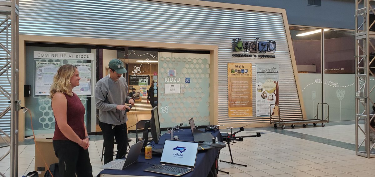susanalesecohen's tweet photo. CARDNL is at KIDZU Children's Museum @kidzuchildrens in Chapel Hill. We love engagement with the smallest of students, get them interested in science early! #FamilyFirstFriday #AmazingAviation @UNC_IE @UNC_CARDNL https://t.co/i1hdRXubyw
