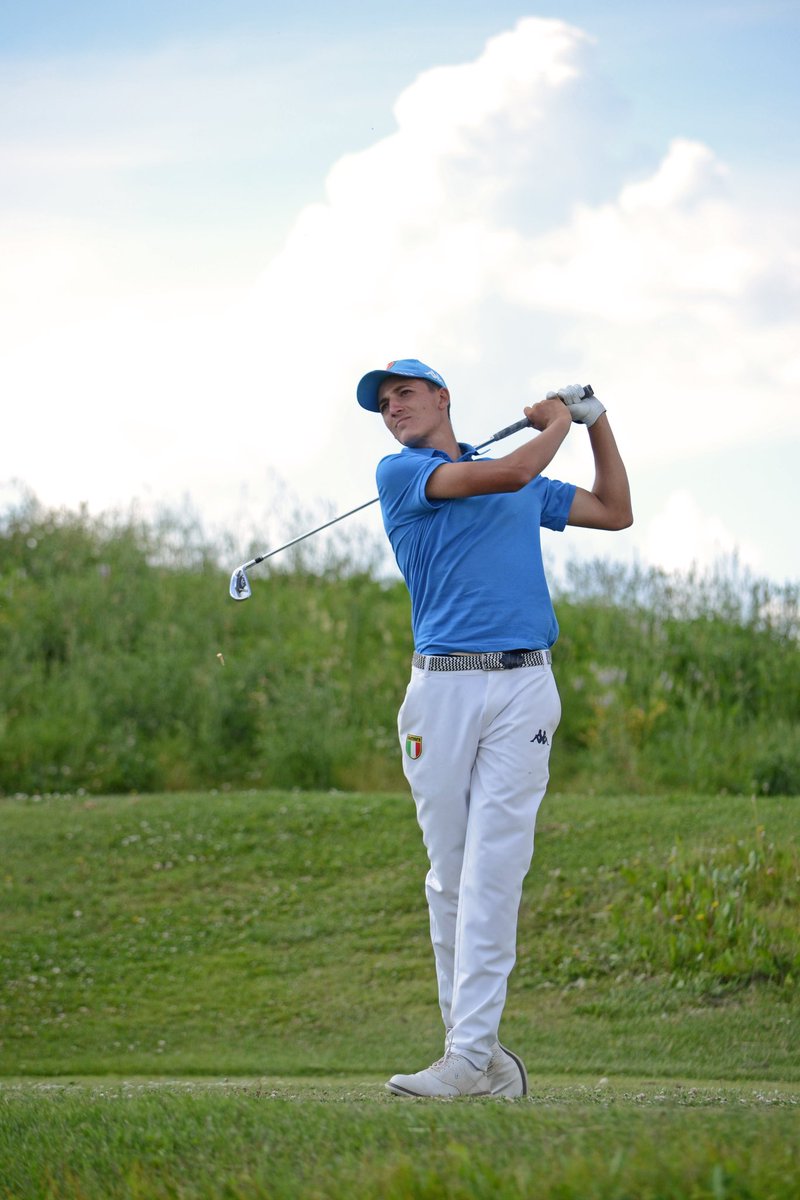 FederGolf's tweet photo. 📍Campionato Internazionale d’Italia Maschile
Sul percorso del Royal Park I Roveri, dopo il secondo giro, al comando un azzurro: 🇮🇹 #Cavalli con -8. Bene anche #Dallanegra e 🇮🇹 #Orzi, 2/i con -7 insieme a🇨🇭#Serra e 🇫🇷 #Malcor.
#federgolf #golf https://t.co/3ikiUwSiZ5