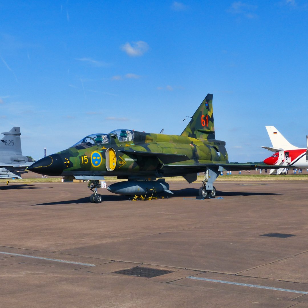 Michaelflying28's tweet photo. Swedish Air Force Historic Flight SK37E Viggen 15-61 (SE-DXO) on display at RIAT 22.
#riat #swafhf #swedishairforcehistoricflight #swedishairforce #försvarsmakten #soldf #svfm #saab #saabgroup #saabinthesky #saab37 #saab37viggen #saabviggen #viggen #viggenpower #aj37 #ajs37 https://t.co/ksJUi0YS30