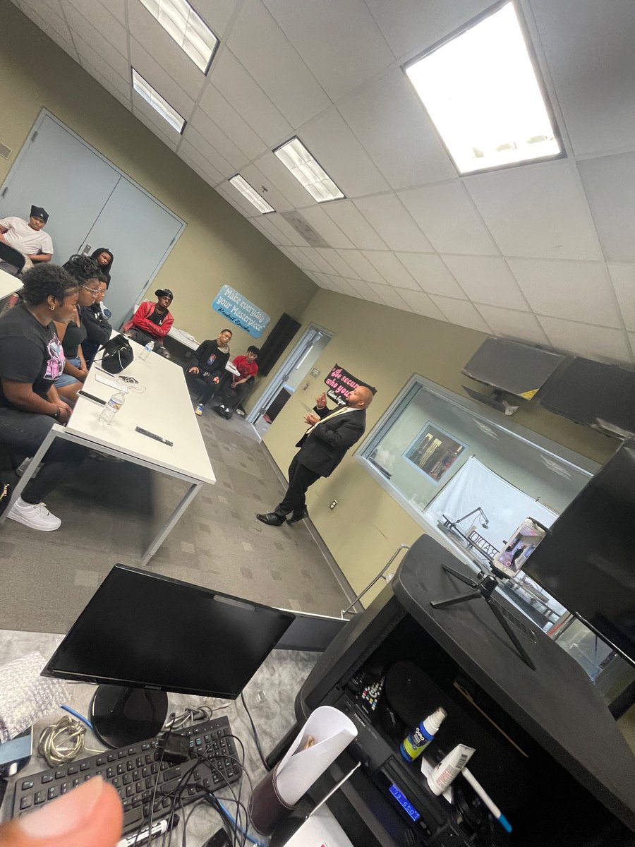 WILL_POWERLTL's tweet photo. Gotta thank @followseanp for his wisdom and motivation given to the #DRBP TODAY, we appreciate his candor and leadership attributes, Please be sure to visit us again #DprPrograms #MoreThanRec https://t.co/FaCFrzgzVs
