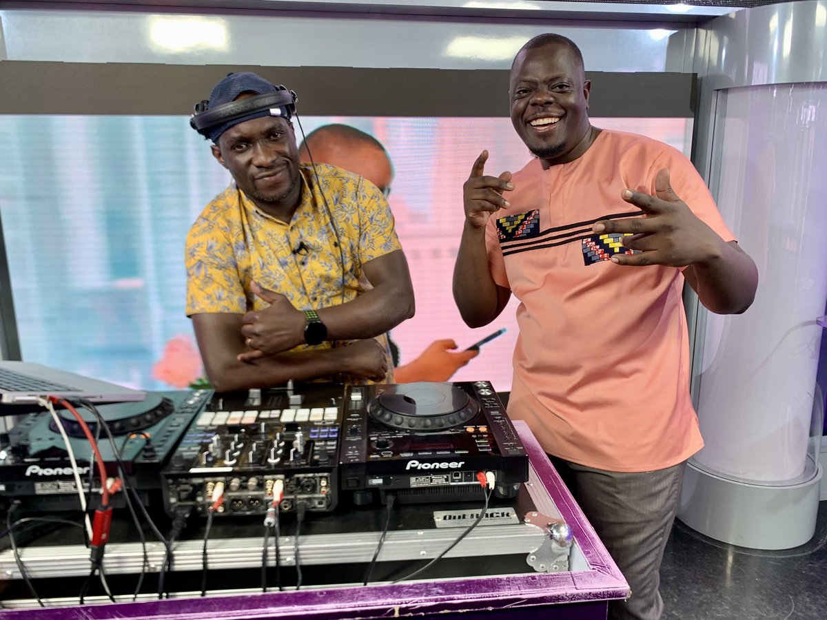 It’s officially Ohangla/ Benga O-Clock on <a href="/RamogiTVKe/">Ramogi Tv</a> ..the show on air is Ramogi Night…Make sure you send in your Ohangla/Benga request 😉…<a href="/DeejayKollo/">Kollinstrumental</a> will play it for you 🔥🔥🔥…

#ohangla #benga