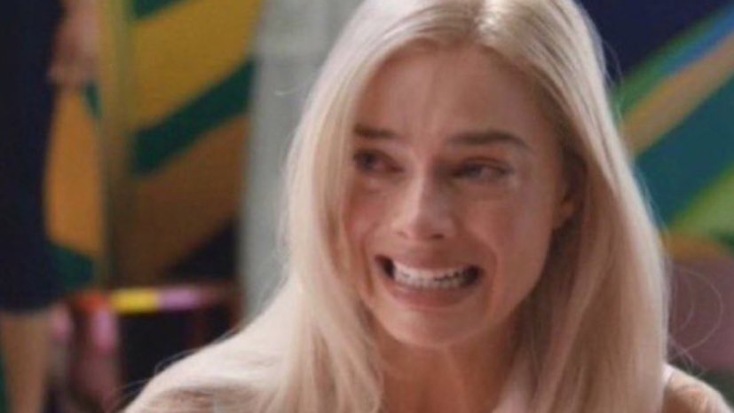 EatingWithNjall's tweet image. girls when “I wanna see every single person, up and down, round and round… guarda che luna!! 🎶guarda che luna, guarda che mare🎶”