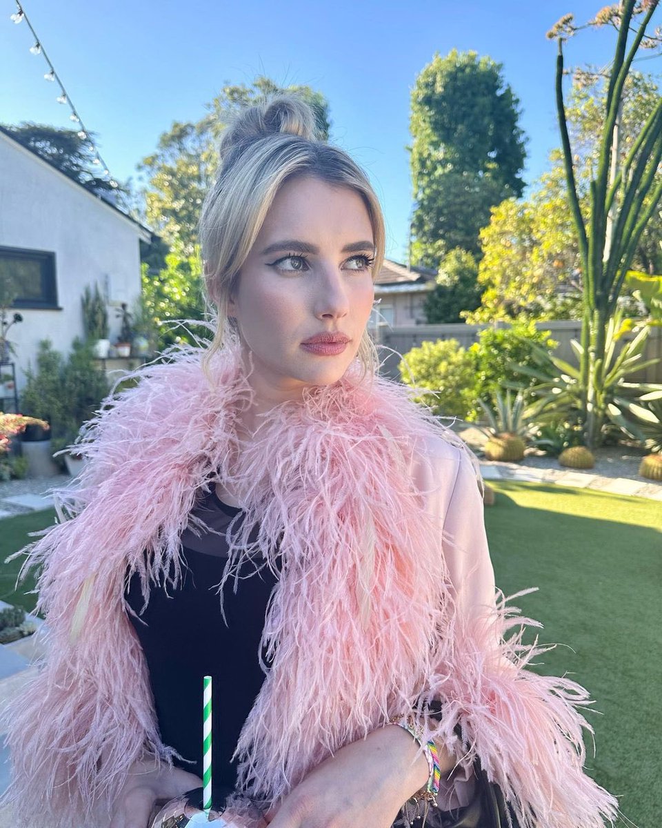 EmLove59's tweet image. 🤩💖 Lovely Wonderful Emma ready for Taylor Swift concert ☀️🌸🍹🍭@RobertsEmma #EmmaRoberts #NineZeroOne 💕✨  - instagram.com/p/CviFJb8RNOi/…