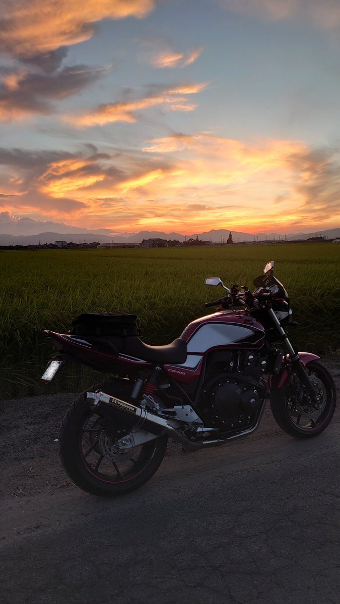 east11271's tweet photo. さぁ、朝活行きます〜🥰
#CB400SF　#CB400 #バイク好きと繋がりたい #バイクのある風景 #バイクツーリング https://t.co/AEQELecrLM