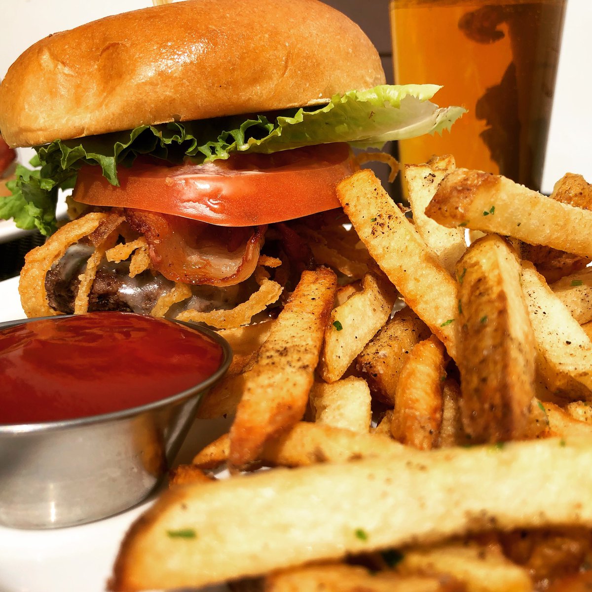 KennyDWallace's tweet photo. The Starbelly Burger.
#yyc #Starbelly #burger #bugerlife #burgerlove #burgeraf https://t.co/howjE5QgHC