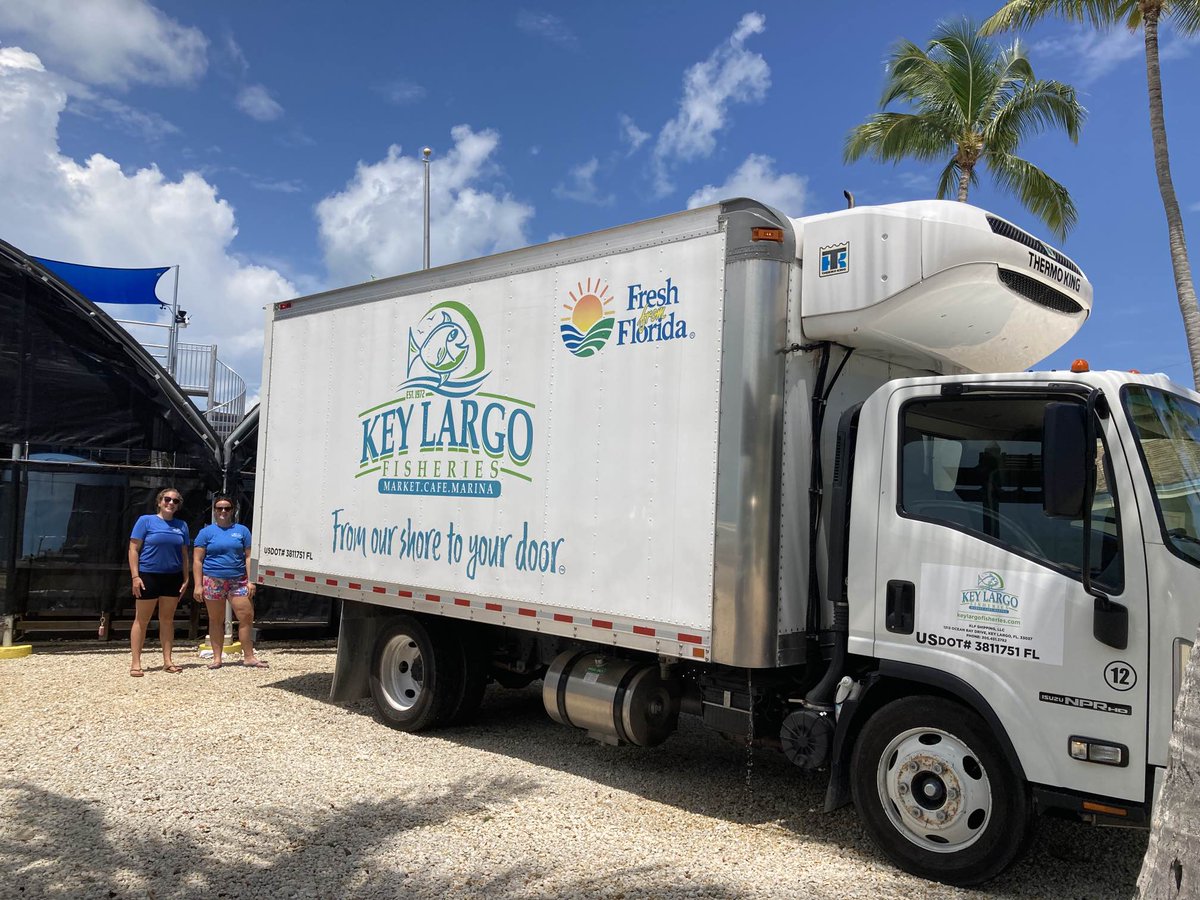 coralcrf's tweet image. In this week’s #FridayFieldUpdate, we rescued about 500 fragments from 25 high-risk Acropora genotypes that were represented only in one nursery and low in stock. These corals are now at KML, thanks to the help of Key Largo Fisheries and their temperature-controlled truck!