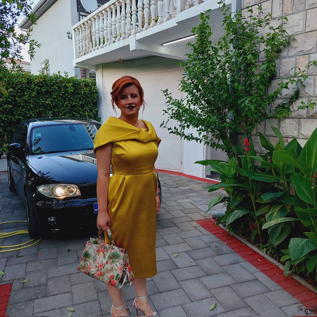 ZanaCampara's tweet photo. #spremna #weddingday https://t.co/nDiEdEfyKV