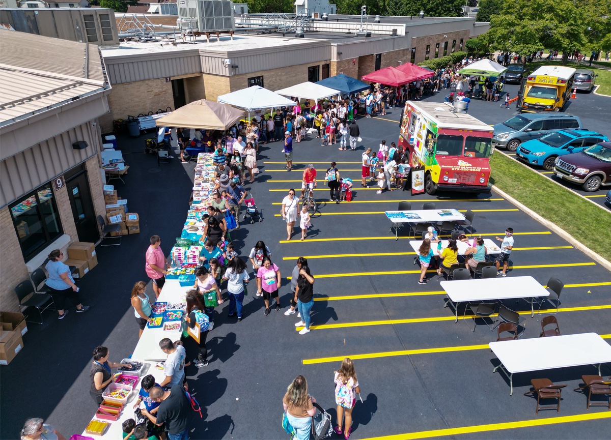 CCSD59's tweet photo. Our first back to school event is in the books! It was wonderful to join our community partners in greeting so many families at John Jay Elementary, along with equipping them with fresh school supplies, backpacks, prizes, and food before the new year. #D59Learns https://t.co/EDDqEqIxzD