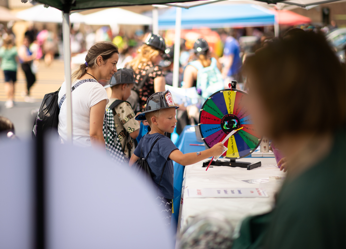 CCSD59's tweet photo. Our first back to school event is in the books! It was wonderful to join our community partners in greeting so many families at John Jay Elementary, along with equipping them with fresh school supplies, backpacks, prizes, and food before the new year. #D59Learns https://t.co/EDDqEqIxzD