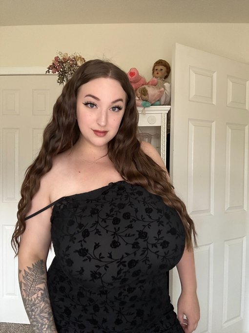 Happy Friday! What are your plans for the weekend?🖤 https://t.co/euq7GOoZGN