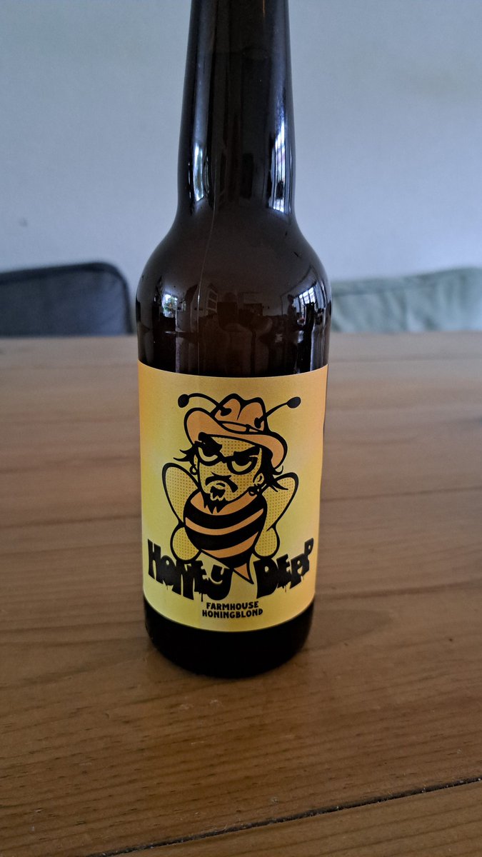 Timotsjoek's tweet photo. @InDeBuurt @hanseuverman @noej Misschien daarna een doosje van dit Zwolse biertje met honing van @piedie? https://t.co/ci4WZTQd8j