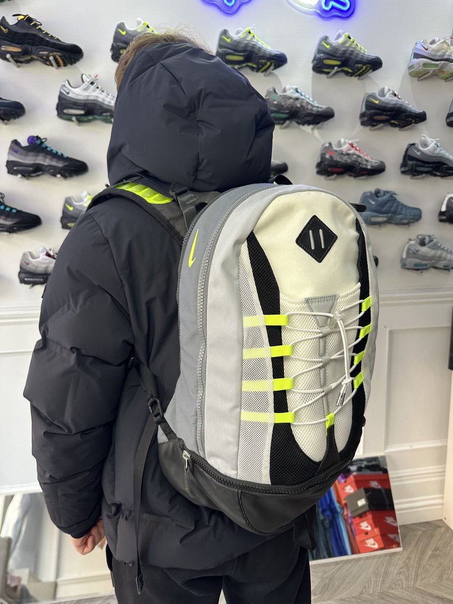 TheBlockP's tweet photo. Which one you sayin? #airmax95bag https://t.co/7wRHuoIVmt