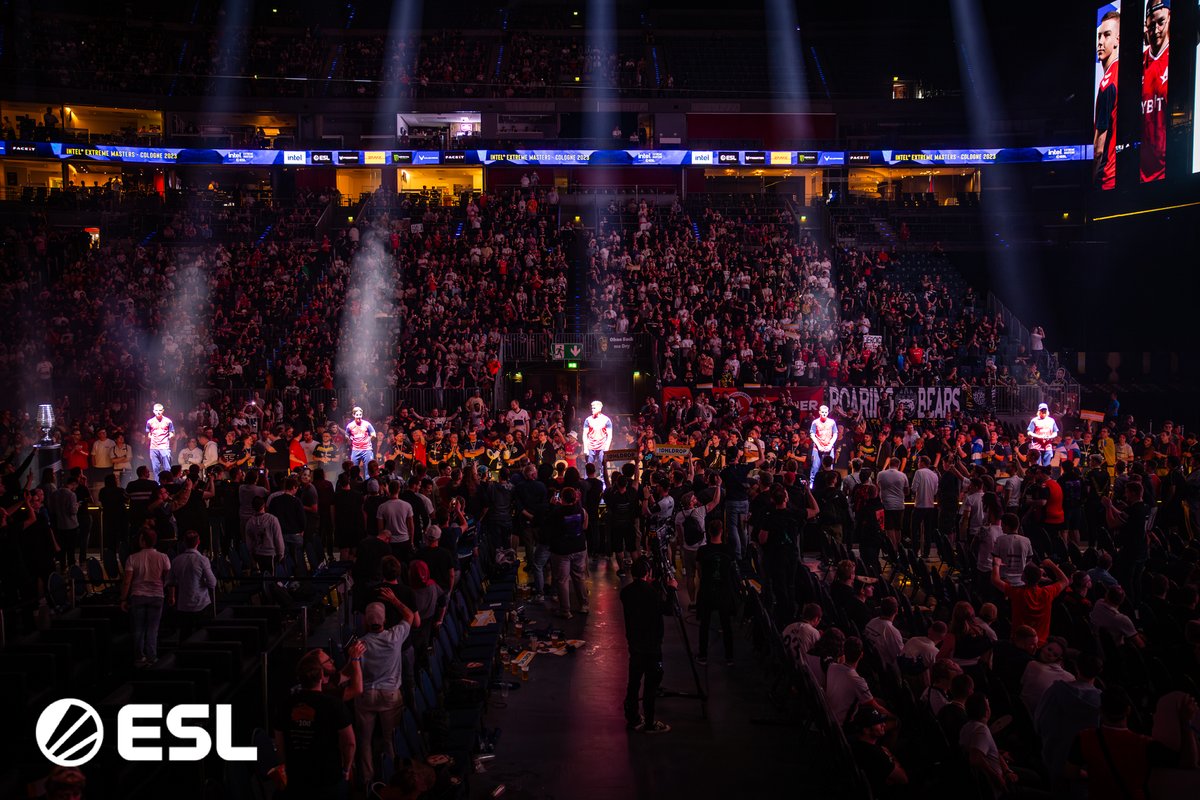 AstralisCS's tweet photo. SEMI-FINALS! https://t.co/YbThuMrCAx