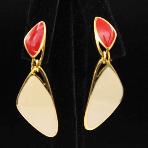 Cute modernist earrings bit.ly/43VlBxB #VintageJewelry #earrings #clipon #unsigned #dropdangle #modernist #summerstyle