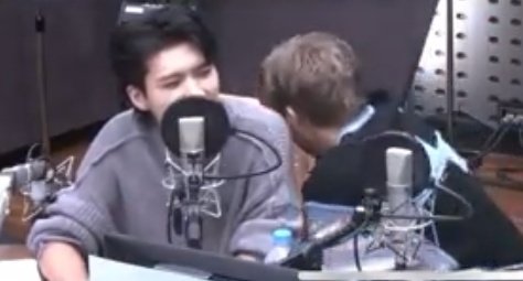 _kyu357's tweet photo. so woohyun is a sunggyu magnet today....he's soooo clingy https://t.co/THuCucemEA