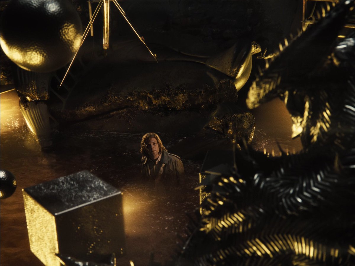 theeSNYDERVERSE's tweet photo. I love how interconnected the Snyderverse villains are. Zod turned to Doomsday by Lex who contacts Steppenwolf who alerts Darkseid. Back to Lex who hires Slade to get Bruce and then goes on to assemble his LOD, gets riddler to solve the anti-life eq all with Eobard working BTS https://t.co/7griH9lz4c