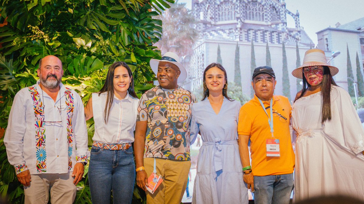 Monicajvalencia's tweet photo. Esta es la maravillosa delegación de ediles de nuestra Cali👏🏽 que participaron en la XVI versión del Congreso Nacional de Ediles, sin duda llenaron de contenido y saberes esta versión del encuentro en Medellín. Tuve la alegría de acompañarles el día de hoy. @Cali_Participa https://t.co/L9X4r32DlC
