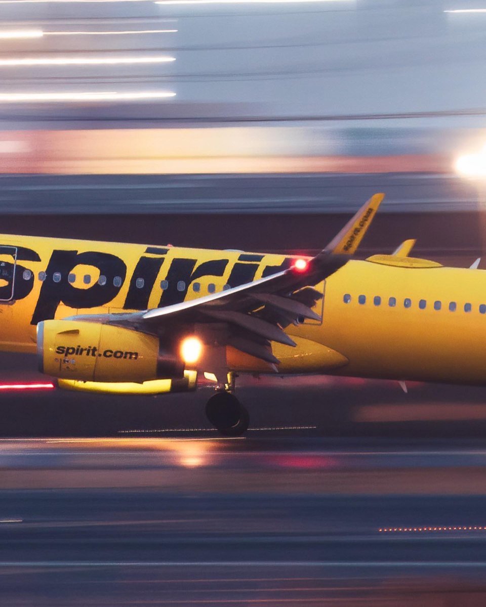 Spirit Airlines tweet media